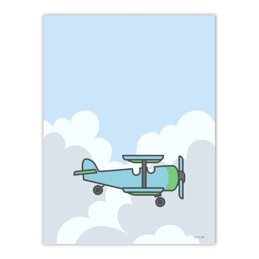 plakat til babyværelse med grøn og blå flyvemaskine der flyver på en himmel med skyer